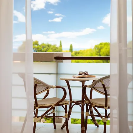 Aminess Vival Velaris Resort Supetar Exterior photo