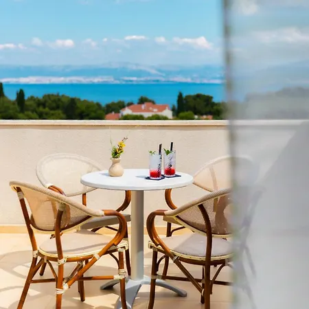 Aminess Vival Velaris Resort Supetar Exterior photo