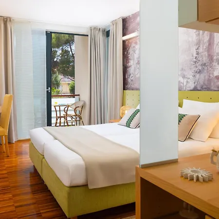 Aminess Vival Velaris Resort Supetar Exterior photo