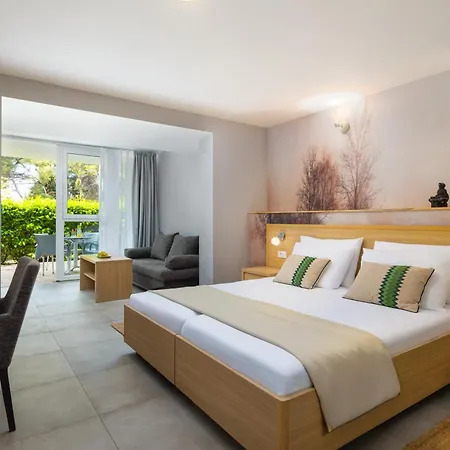Aminess Vival Velaris Resort Supetar Exterior photo