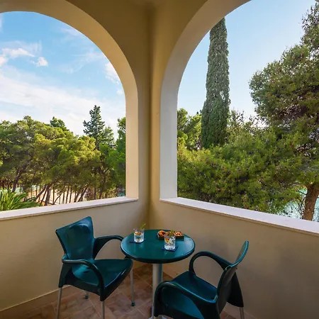 Aminess Vival Velaris Resort Supetar Exterior photo